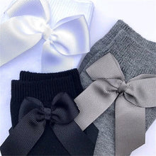 Cargar imagen en el visor de la galería, socks with bows
