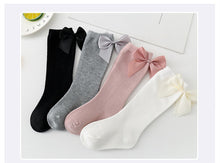 Cargar imagen en el visor de la galería, baby socks with bow
